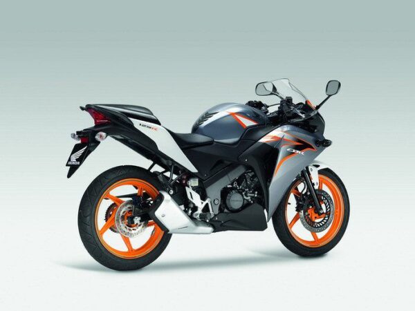 Honda CBR125R 2011 orange silver back2