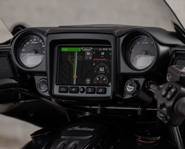 Indian Roadmaster Dark Horse 2024 Black Smoke dashboard