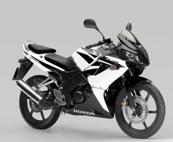 Honda CBR125R 2007 black and white front