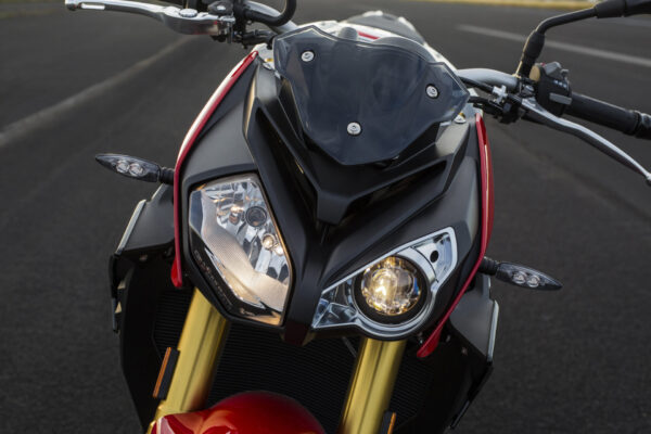 BMW S 1000 R 2017 Racing Red headlight