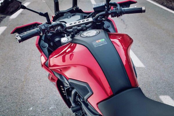 Yamaha MT-07 Tracer 2016 red cockpit