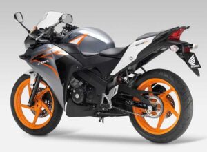 Honda CBR125R 2011 orange silver back