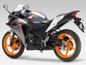 Honda CBR125R 2011 orange silver back