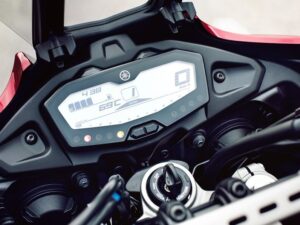 Yamaha MT-07 Tracer 2016 red dashboard