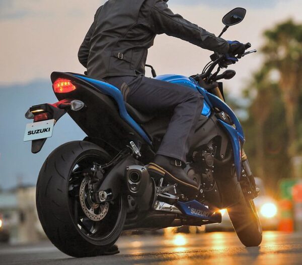 Suzuki GSX-S1000 2015 blue taillight