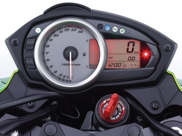 Kawasaki Z750 2007 dashboard