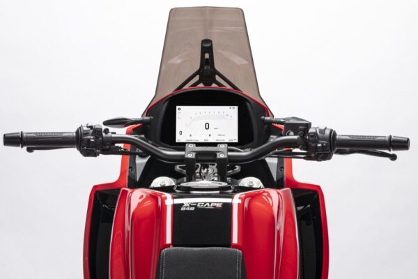 Moto Morini X-Cape 2022 Red Passion cockpit