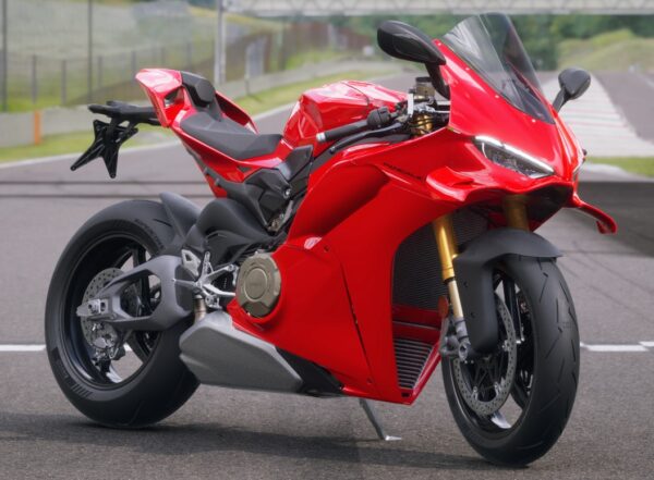 Ducati Panigale V4S 2025 Red front