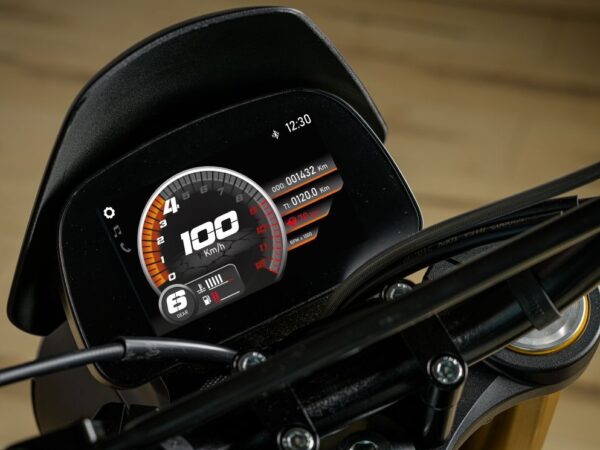 Moto Morini Seiemmezzo SCR 2022 dashboard