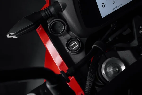 Moto Morini X-Cape 2022 Red Passion USB ports