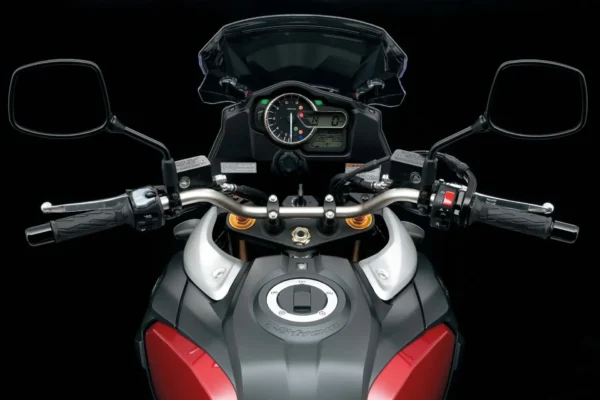 Suzuki V-Strom 1000 2014 red cockpit