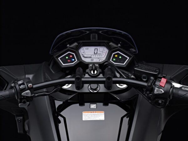 Honda NM4 Vultus 2014 Matt Black cockpit