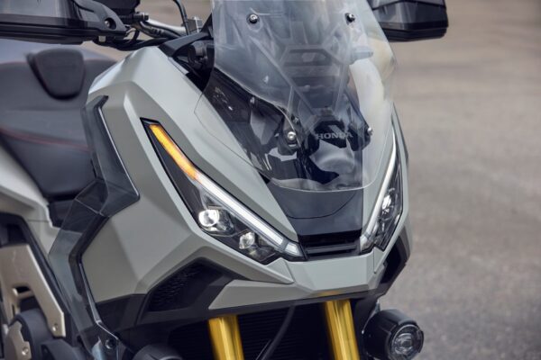 Honda X-ADV 2025 Matte Deep Mud Gray headlight