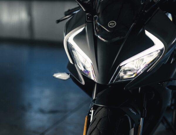 CFMoto 300SS 2024 Nebula Black headlight