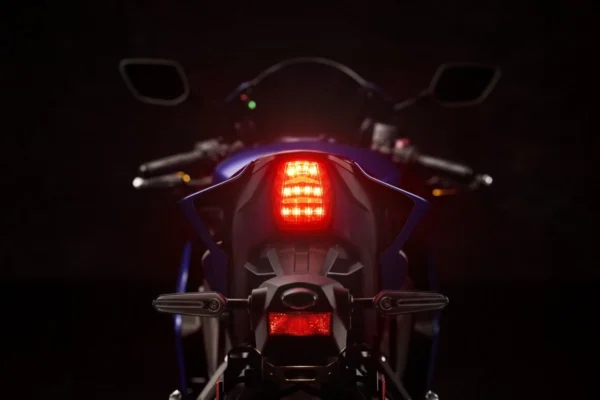 Yamaha YZF-R3 2025 Icon Blue taillight