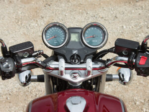 Honda CB1100 2013 Candy Red dashboard