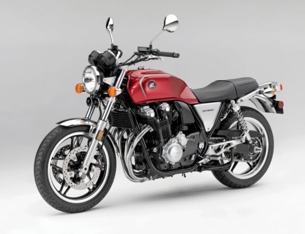 Honda CB1100 2013 Candy Red front2