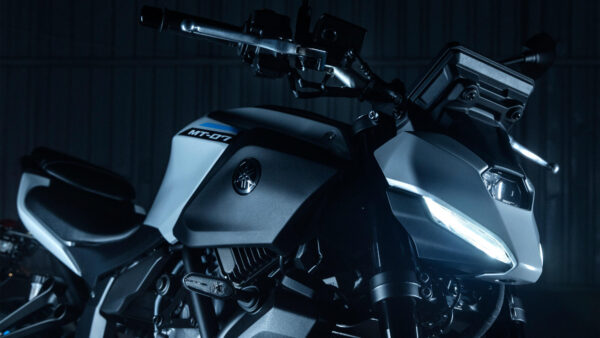 Yamaha MT-07 2025 Ice Storm headlight