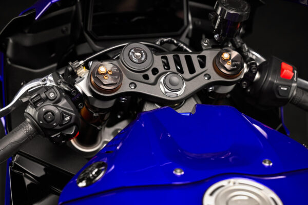 Yamaha YZF-R9 2025 Icon Blue cockpit