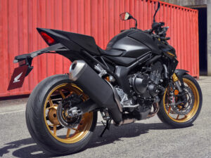 Honda CB1000 Hornet SP 2025 Mat Ballistic Black Metallic with Desert Gold Metallic wheels and forks back2