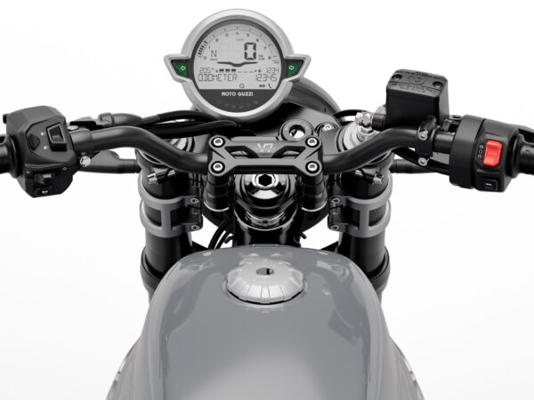 Moto Guzzi V7 Sport 2025 Grigio Lario cockpit