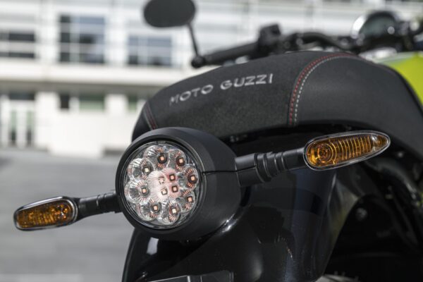 Moto Guzzi V7 Sport 2025 Verde Legnano taillight