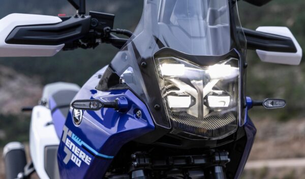 Yamaha Tenere 700 2025 Icon Blue headlight