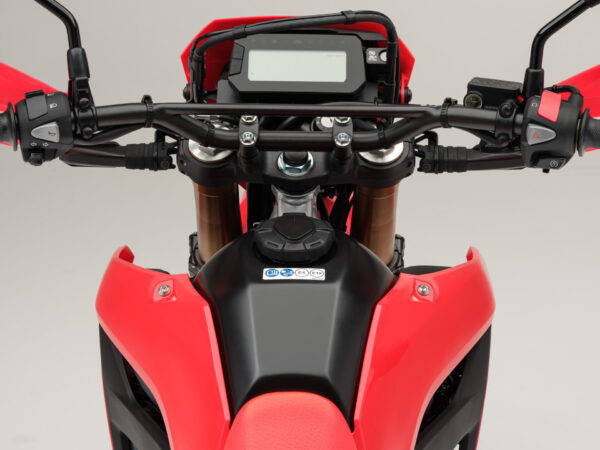 Honda CRF300L 2025 Extreme Red cockpit