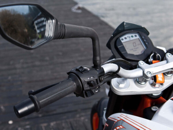 KTM 390 Duke 2013 cockpit