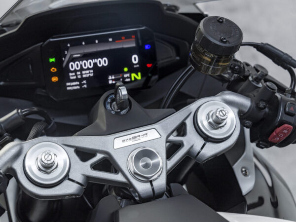 CFMoto 675SR-R 2025 dashboard