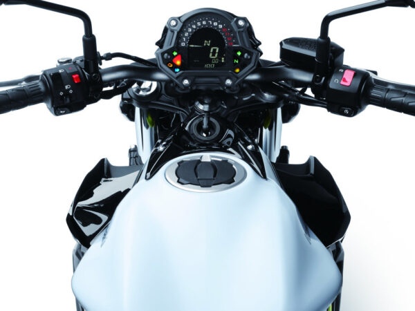 Kawasaki Z650 2017 Pearl Flat Stardust White Metallic Spark Black cockpit