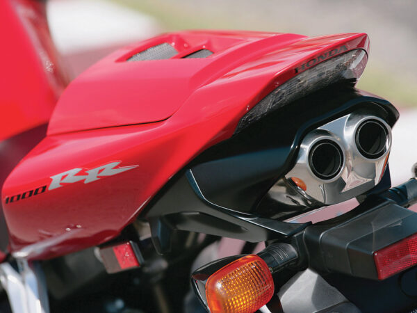 Honda CBR1000RR Fireblade 2006 red tail