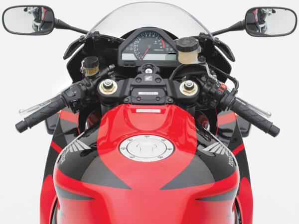 Honda CBR1000RR Fireblade 2006 red cockpit