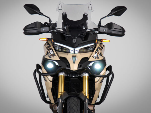 Voge 625DSX 2025 Desert Sand headlight