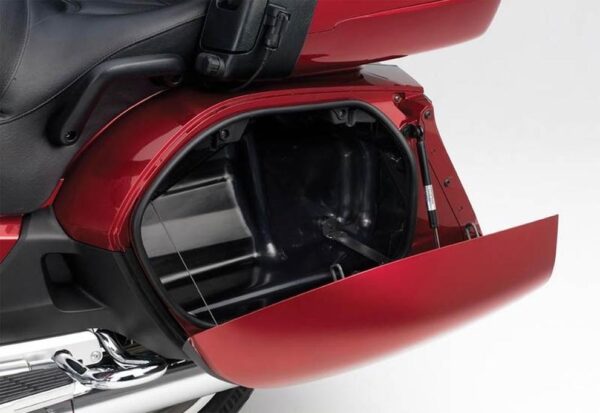 Honda Gold Wing 2011 red saddlebag open